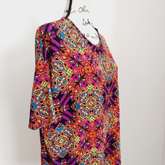 NWT LulaRoe Irma Aztec Geometric Top Short Sleeve XS - Picture 2 of 7
